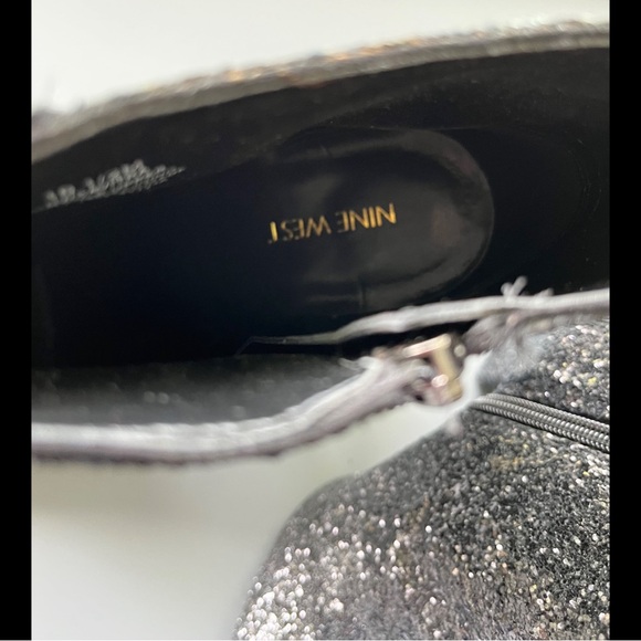 ✨ HP ✨ Black Glitter ✨ Savitra Ankle Booties ✨ - Picture 3 of 7